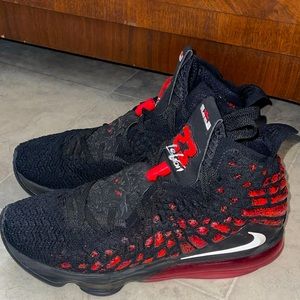 Nike Lebron 17 Breds